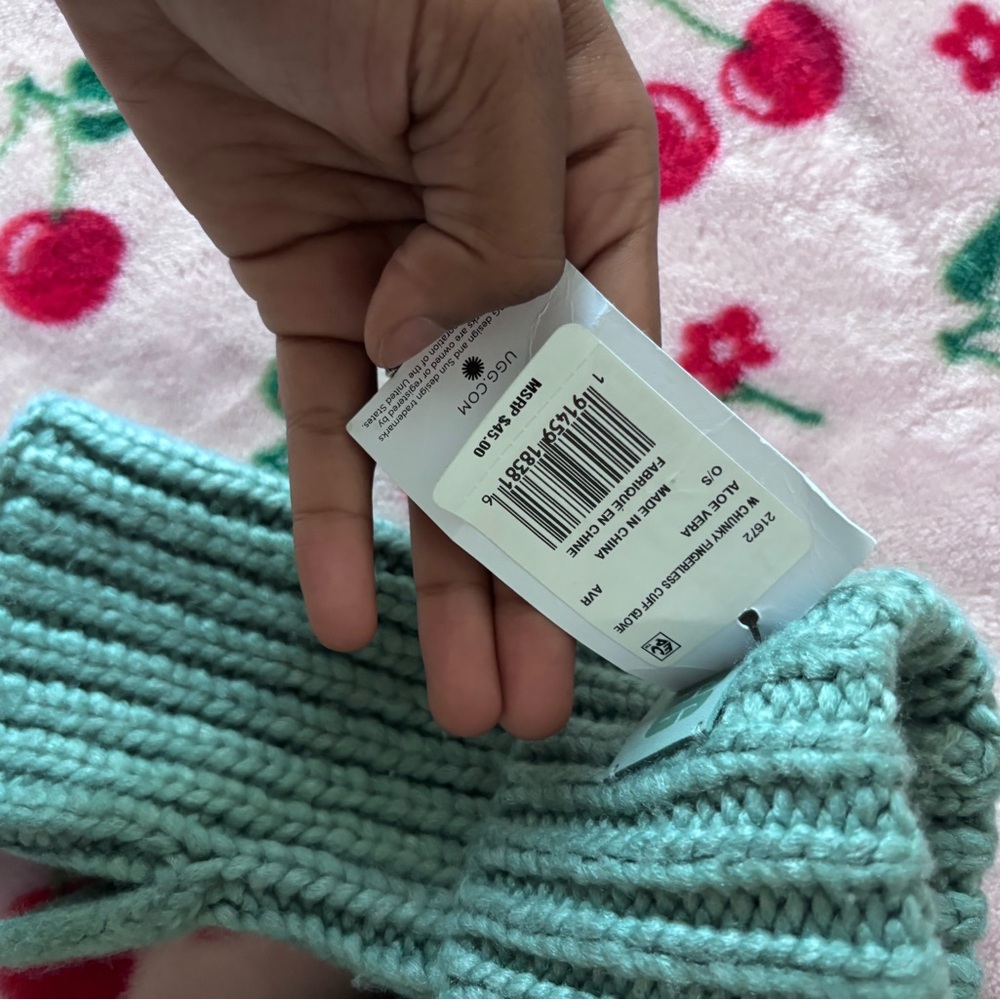 UGG Knit Gloves in Light Green